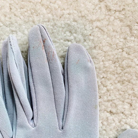 🛍CLOSET CLEAN-OUT - MAKE OFFERS🛍 Vintage Blue Scalloped Edge Grandoe Gloves - Picture 4 of 5